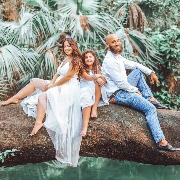 Meet your Posher, Adriana Polk - Picture 2 of 2